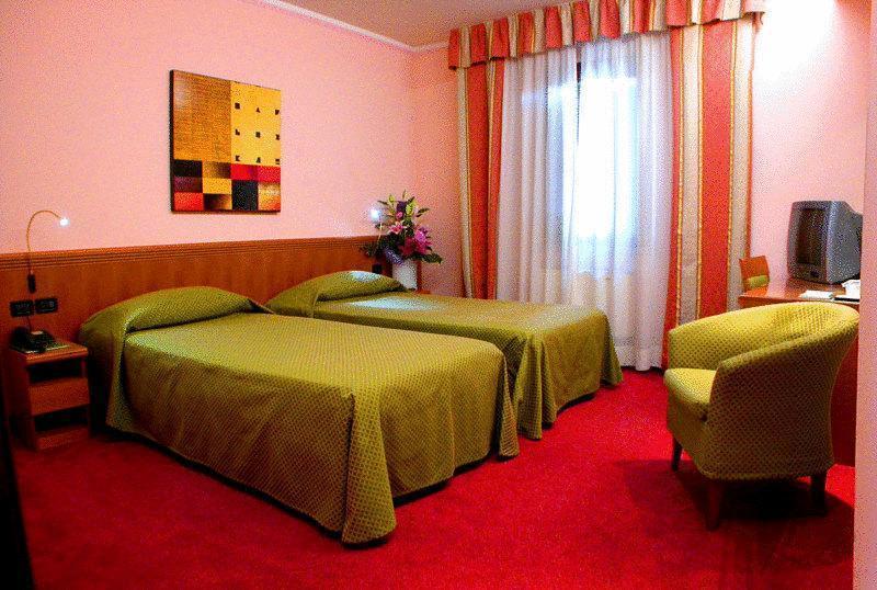Hotel Prata Verde Prata Di Pordenone ภายนอก รูปภาพ
